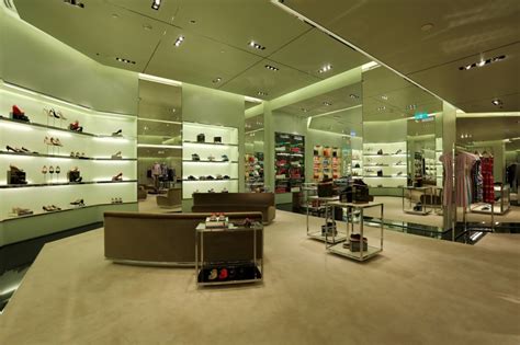 inaugurazione negozio prada